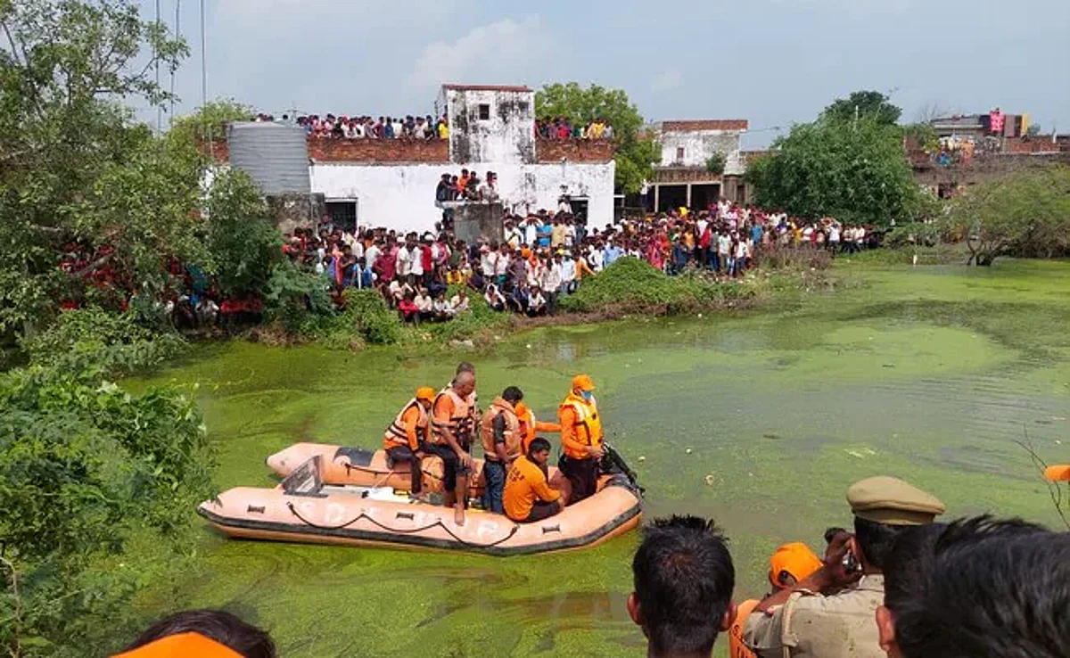 Tractor Trolley Falls Into Pond