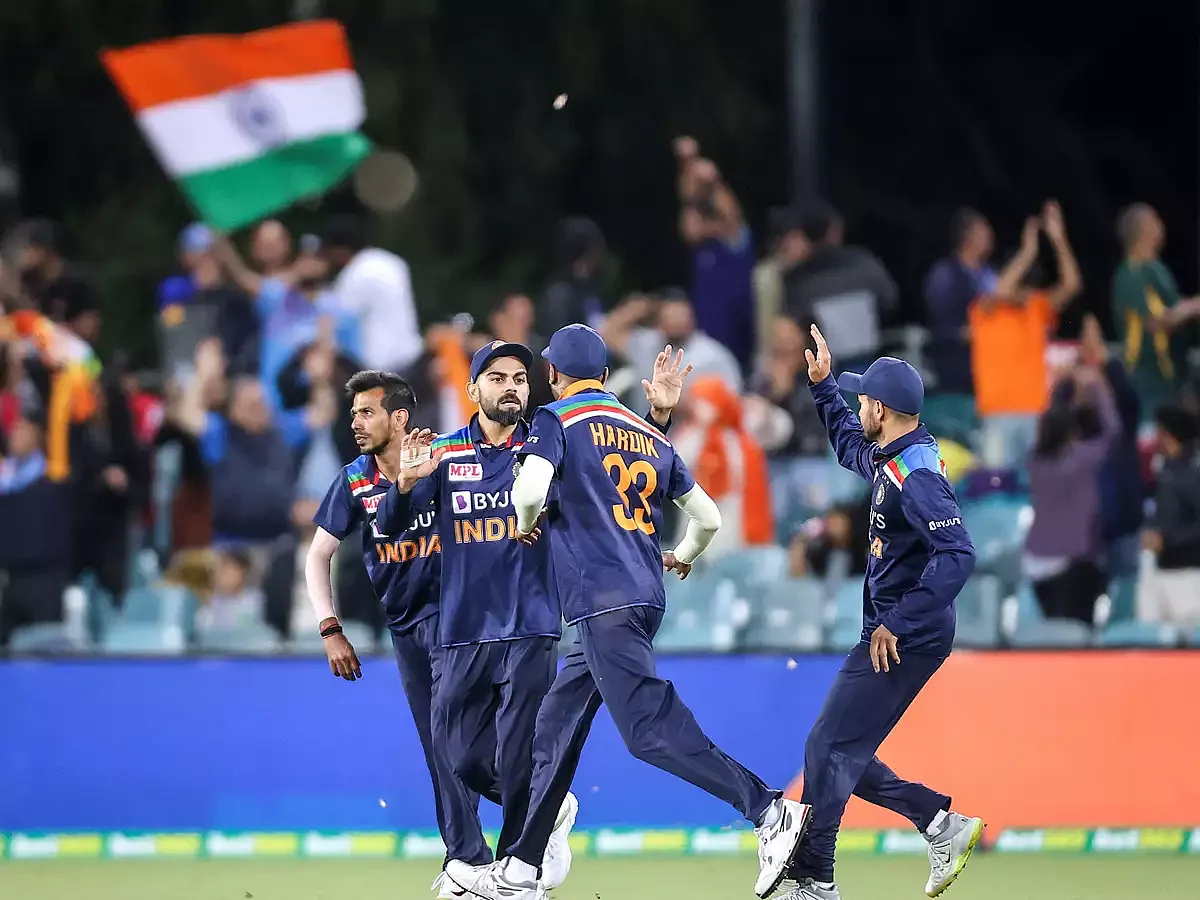 India defeats Australia by 6 wickets in T20I