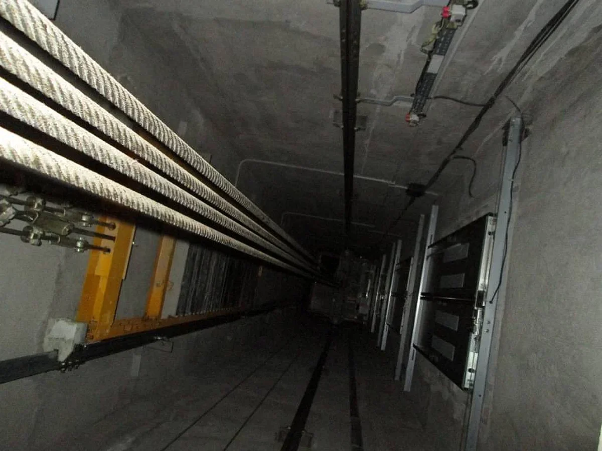 The ropes of the elevator snapped leading to a drop from seven floors in Gujarat's Ahmedabad | REPRESENTATIVE