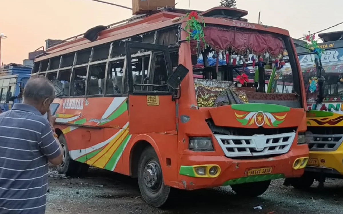 Mysterious blasts in buses terrorises locals in J&K | Image: ANI