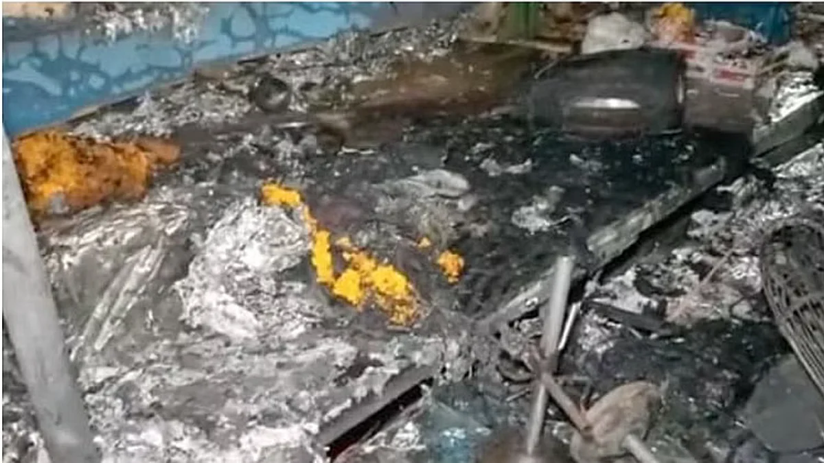 Massive Fire at Durga Puja Pandal Kills 2