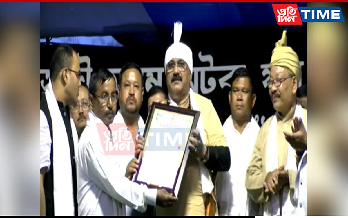 Chairman of Pratidin Media Network, Jayanta Baruah conferred with ‘Bengmora Samannay Award 2022’