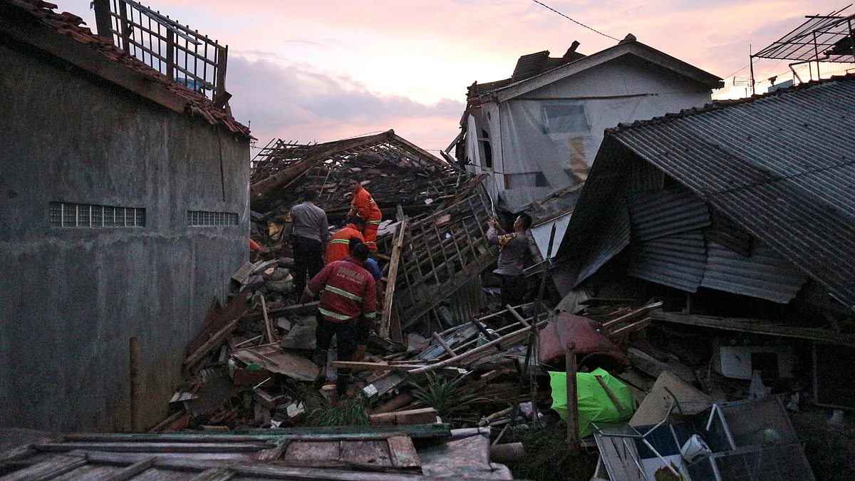 Death Toll Rises to 162 in Indonesia Earthquake