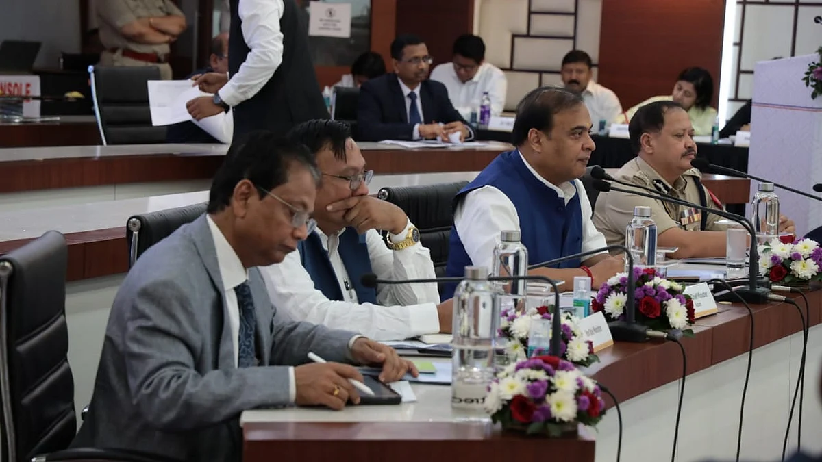 Assam CM chairs important meet with DCs, SPs in Guwahati