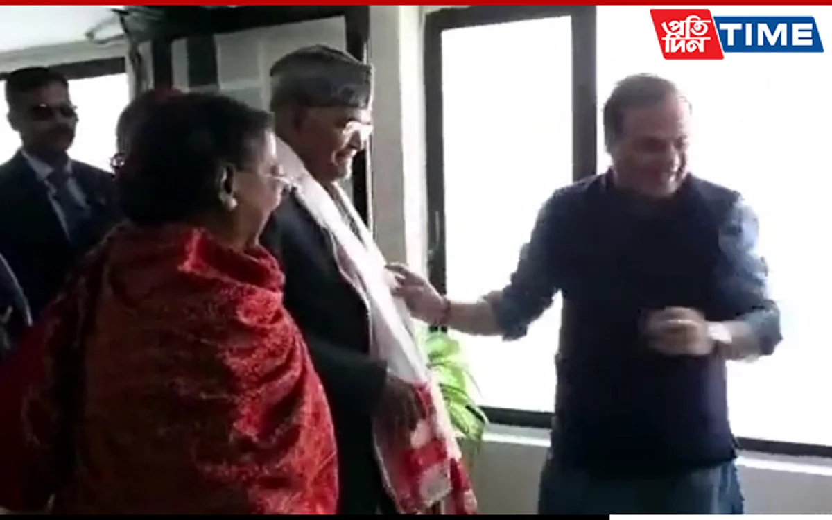 Former President Ram Nath Kovind arrives in Guwahati to attend Sadin-Pratidin Achiever Awards 2022 | Image: Screengrab from video on Twitter/ Himanta Biswa Sarma