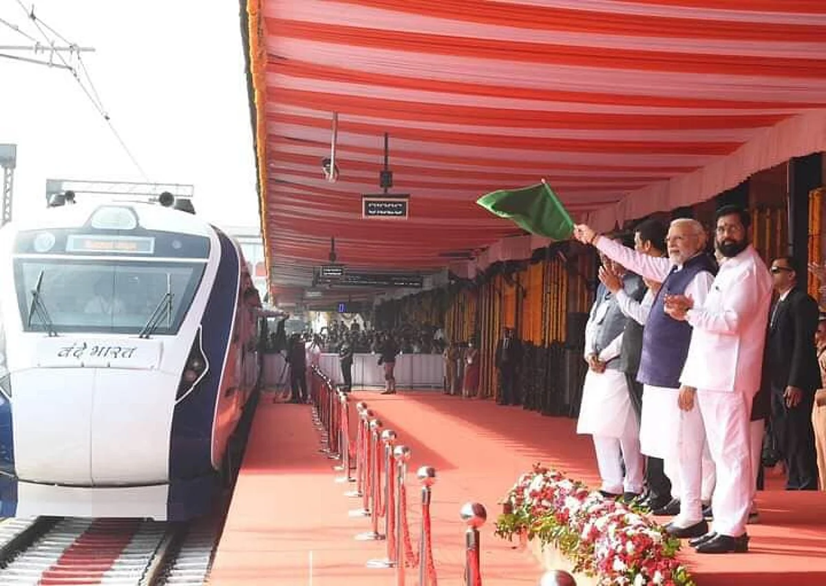 PM Modi Flags off Sixth Vande Bharat Express