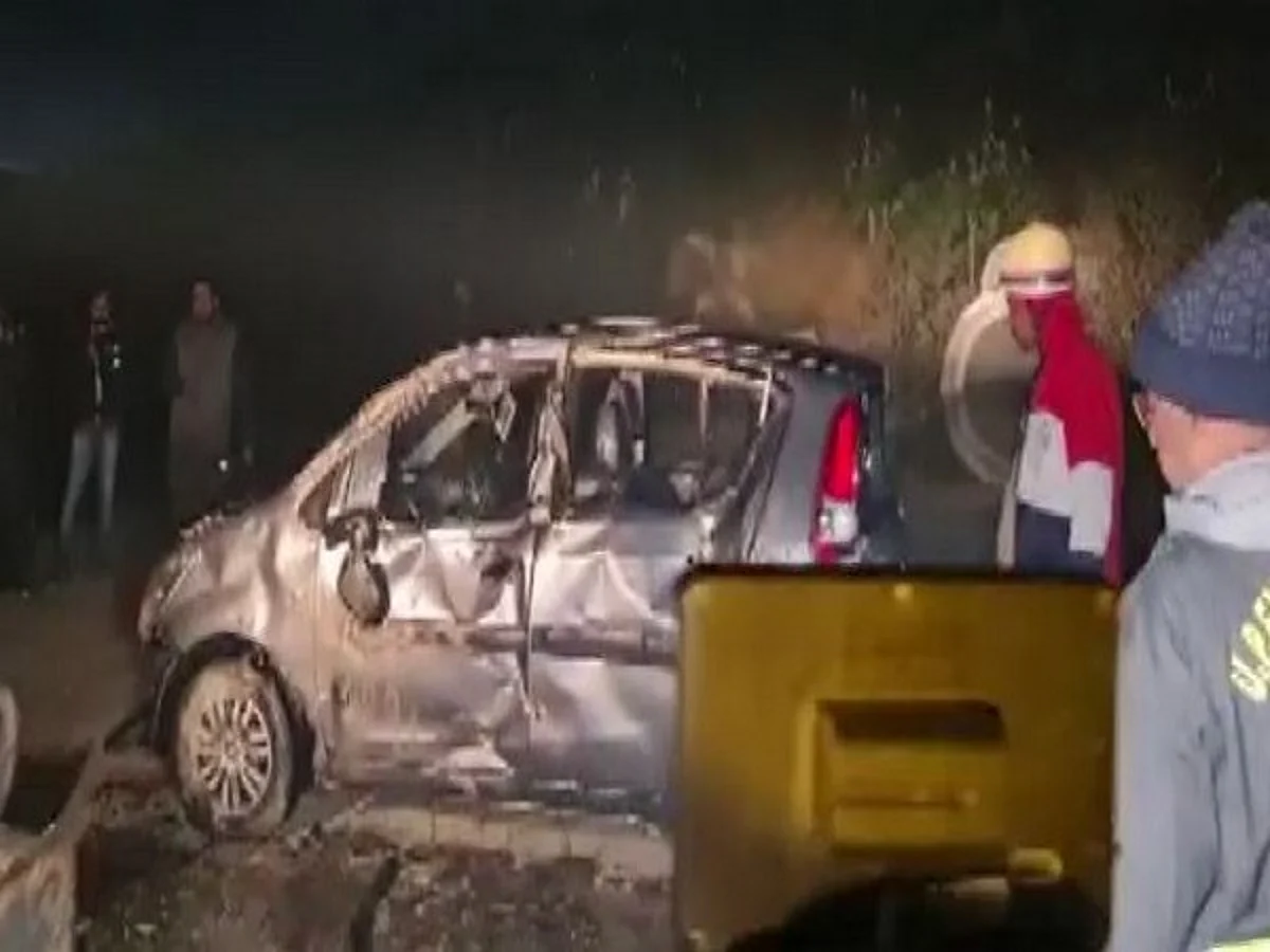 Vehicle falls into Gomti River in Lucknow