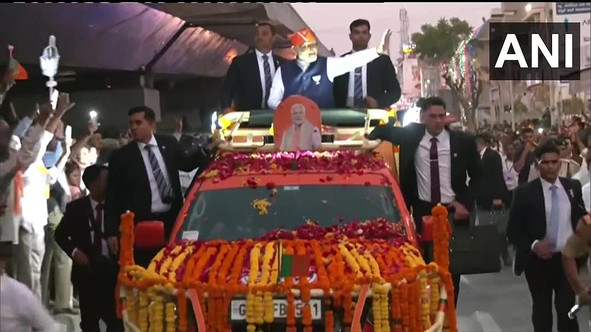 PM Modi Holds Massive Roadshow