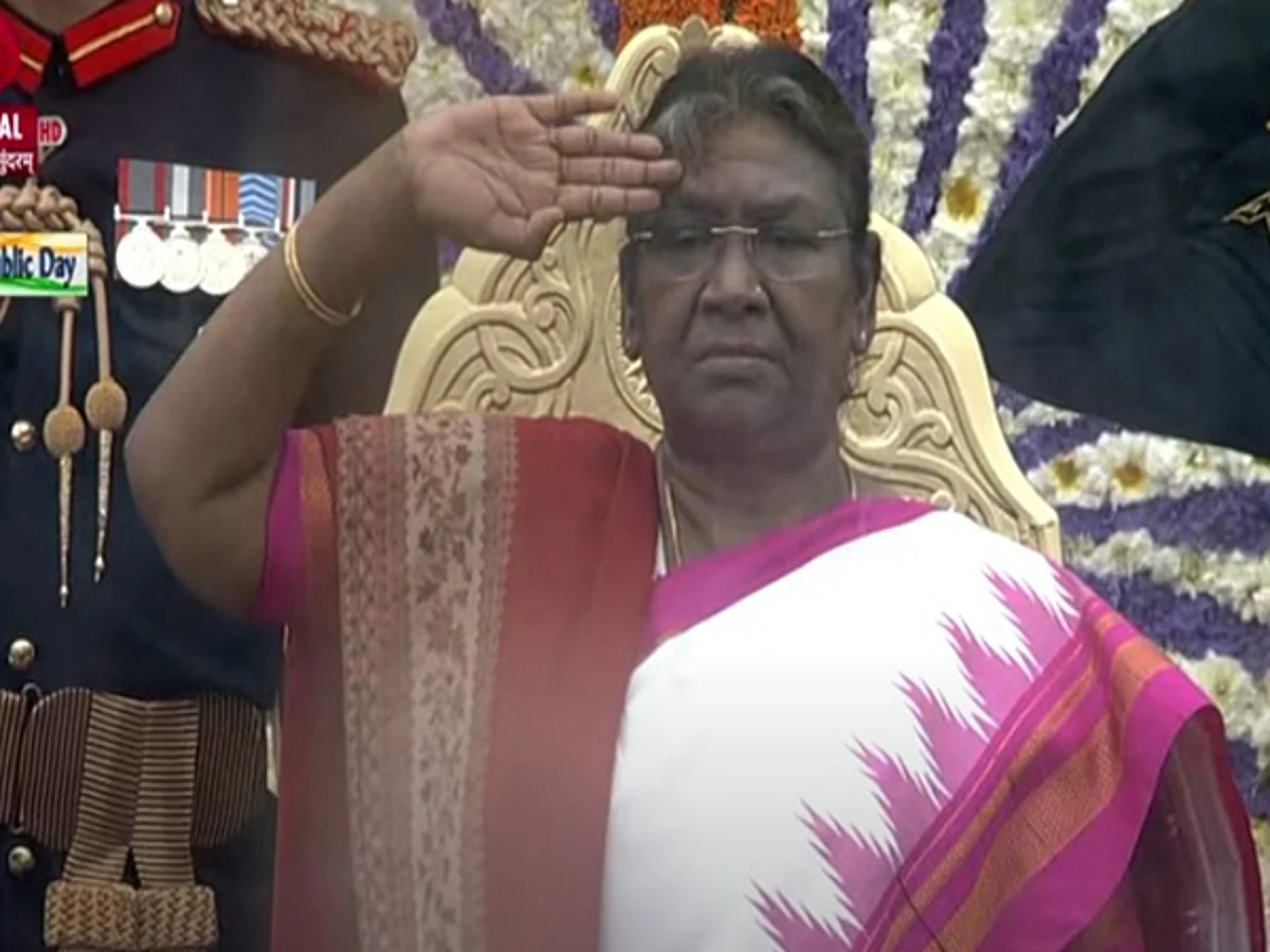 Prez Droupadi Murmu Unfurls Tricolor at Kartavya Path