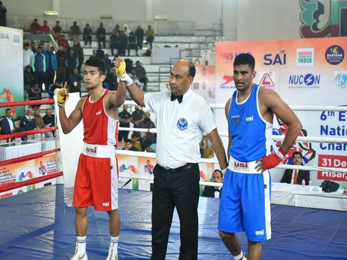 Shiva Thapa Beats Manish Kaushik to Enter Into National Boxing Finals