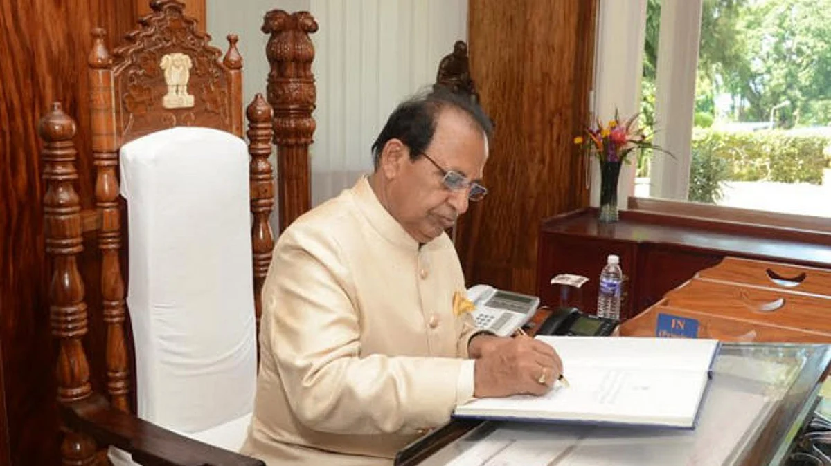 Research scholars can submit final thesis in respective language, says Governor