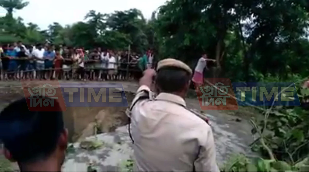 Bridge collapses in Tihu due to floods