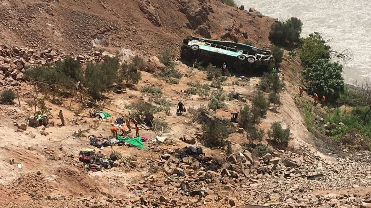 21 killed after college bus crashes in Nepal