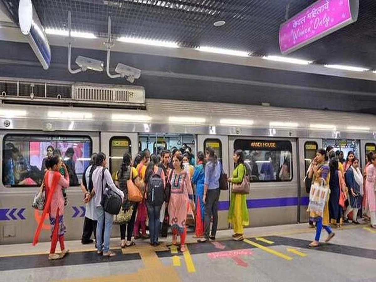 Delhi | Metro & Bus Travel Free for Women