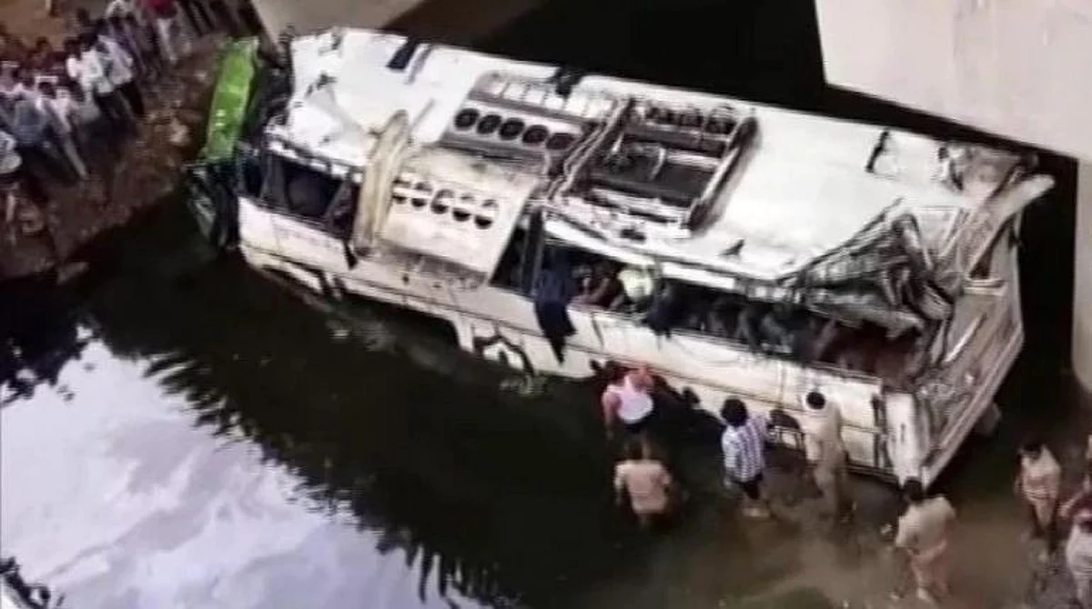 29 killed in UP Bus accident