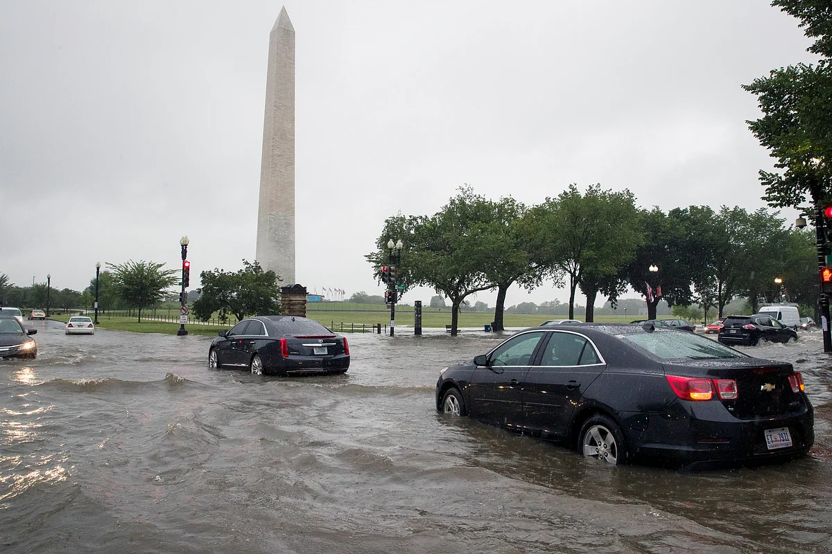 Heavy Rain Triggers Flash Floods in Washington