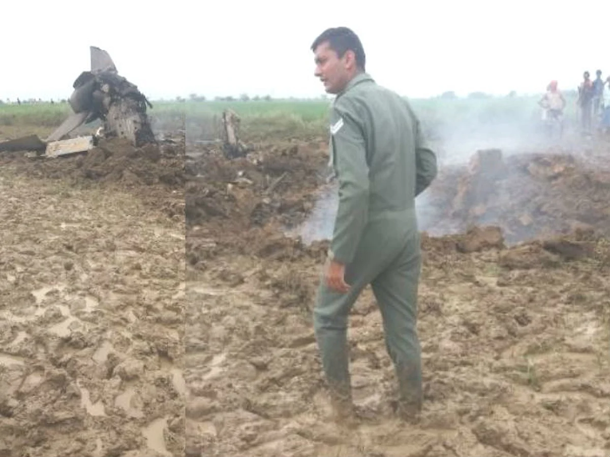 MIG-21 Trainer Jet Crashes in Gwalior