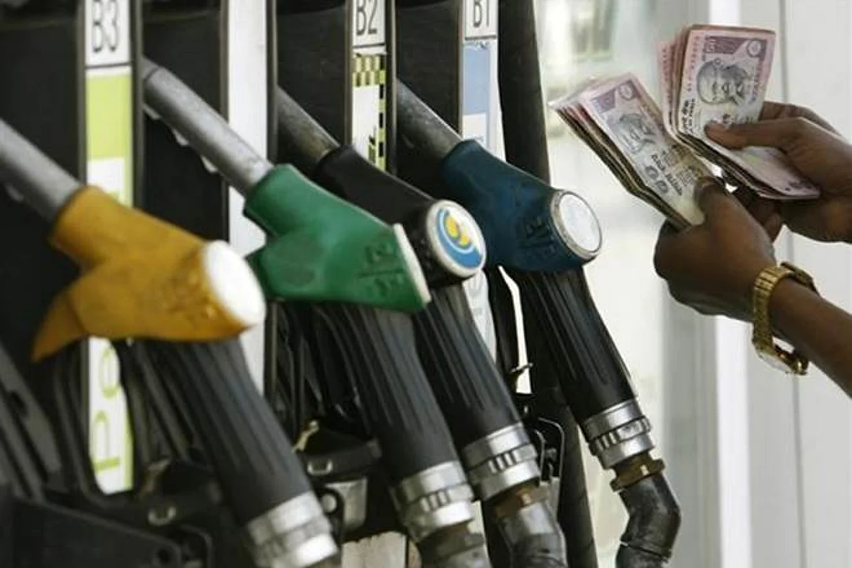Maharashtra: Petrol & Diesel Prices Cut by Rs. 5 & Rs. 3 Per Litre