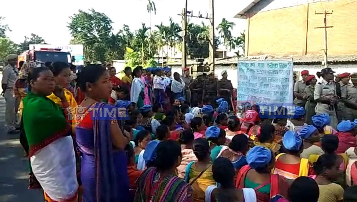 Midday Meal Workers Continue Protests against NGOs