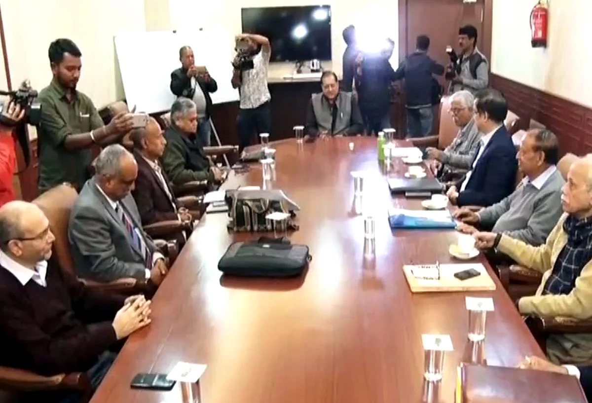 Nilay Dutta wants Clause VI committee report in public domain