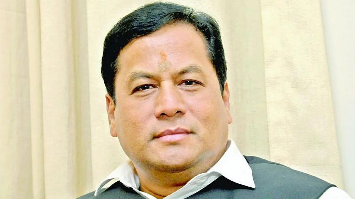 Sonowal telephones several eminent persons of Assam