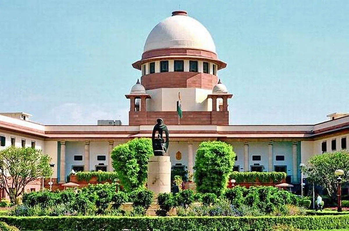 SC Puts Farm Laws On Hold, Forms Committee For Talks
