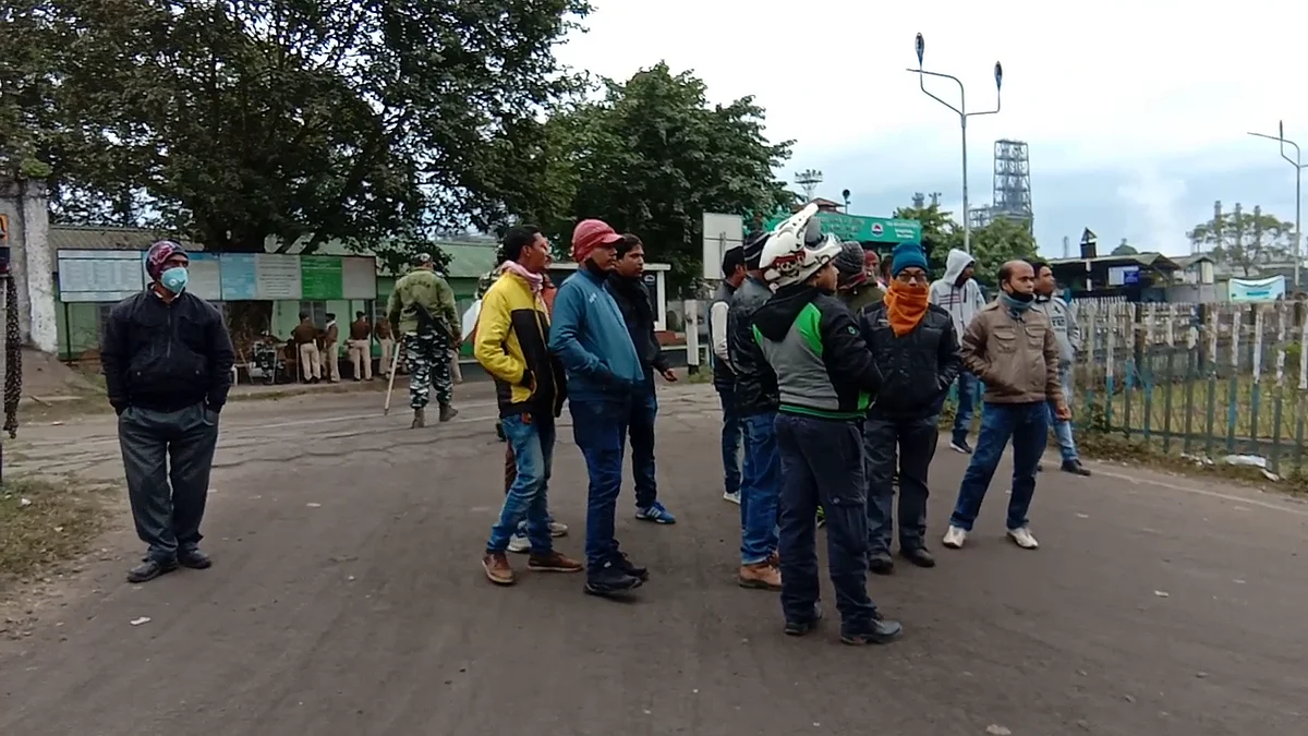 Contractual Workers Staged Protest In IOCL, Digboi