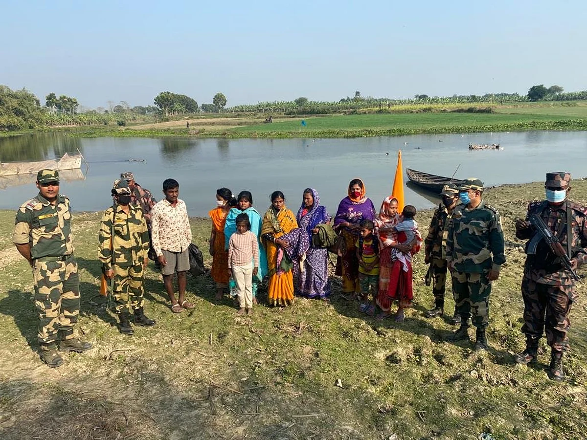 9 Bangladeshis Apprehended While Trying To Enter India