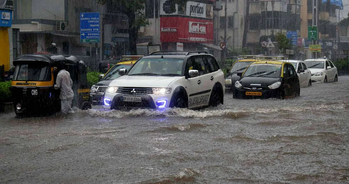 Monsoon Arrives in Mumbai, Water-logging in Many Places