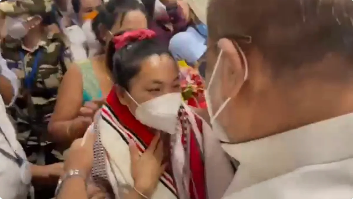 Mirabai Chanu Welcomed With Flowers & Emotions At Imphal Airport