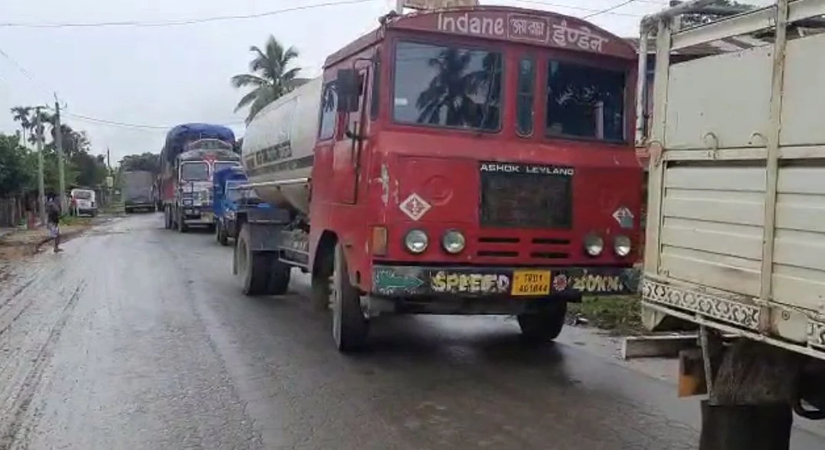 People Blocks Tripura bound goods vehicles To Mizoram in Karimganj