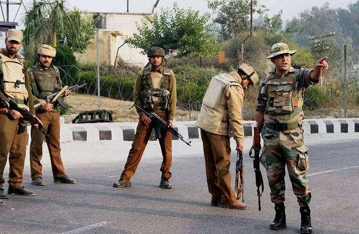 Meghalaya Police Extends Help To Stranded People Amid Distress In Shillong