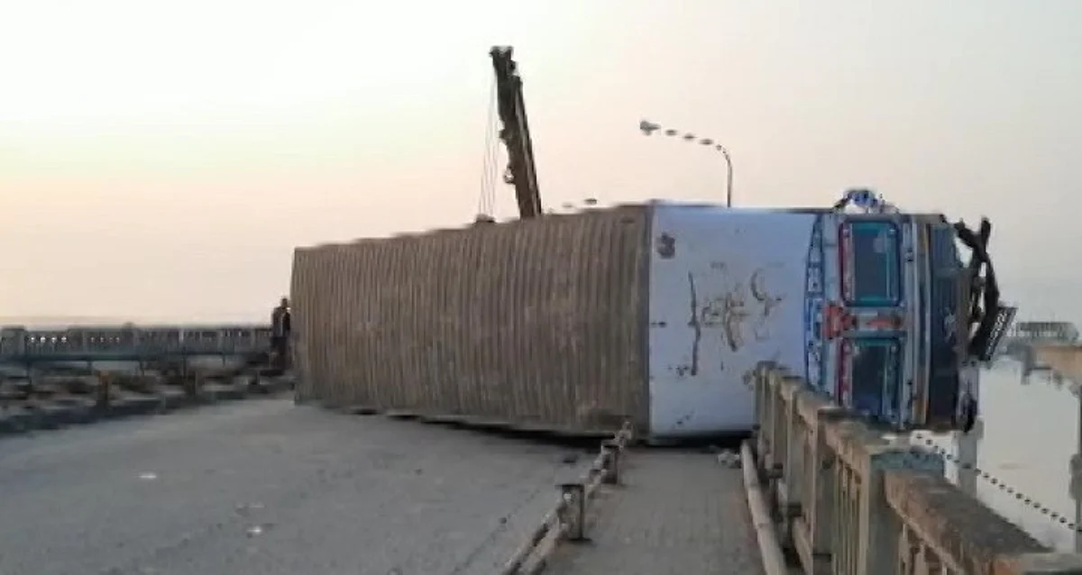 Assam: Another Truck Accident On Kaliabhomora Bridge