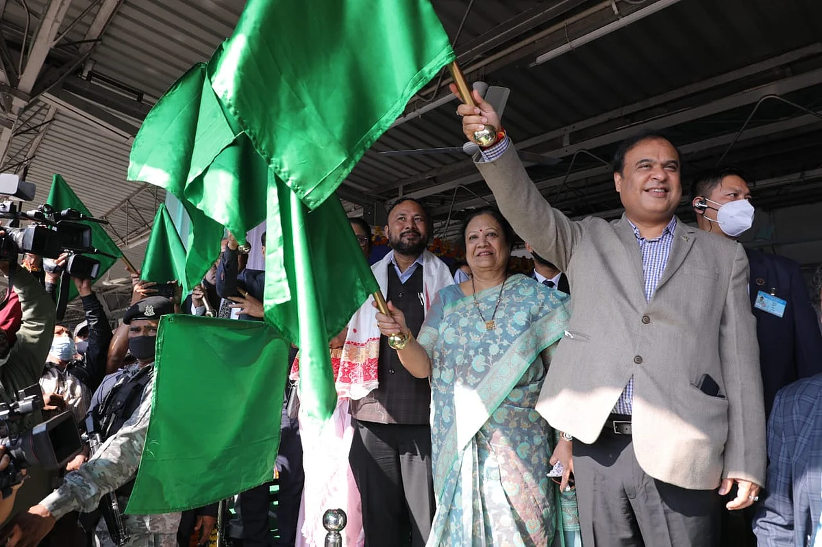 Assam CM Flags off Vistadome Services from Ghy-Naharlagun