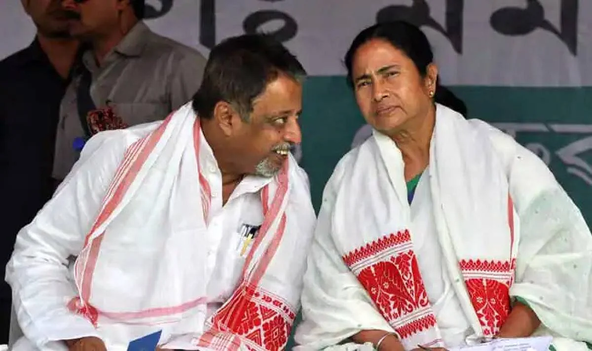 भाजपा के राष्ट्रीय उपाध्यक्ष मुकुल रॉय दीदी की TMC में शामिल, ममता बोली 'घर का लड़का वापस आया है'
