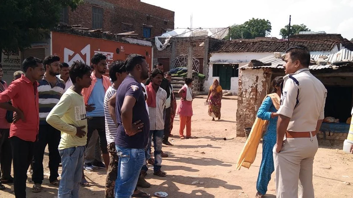 दतिया: सेवढ़ा चुंगी पर अवैध शराब बेच रही कंजर महिला को सिविल लाइन पुलिस ने किया शराब सहित किया गिरफ्तार