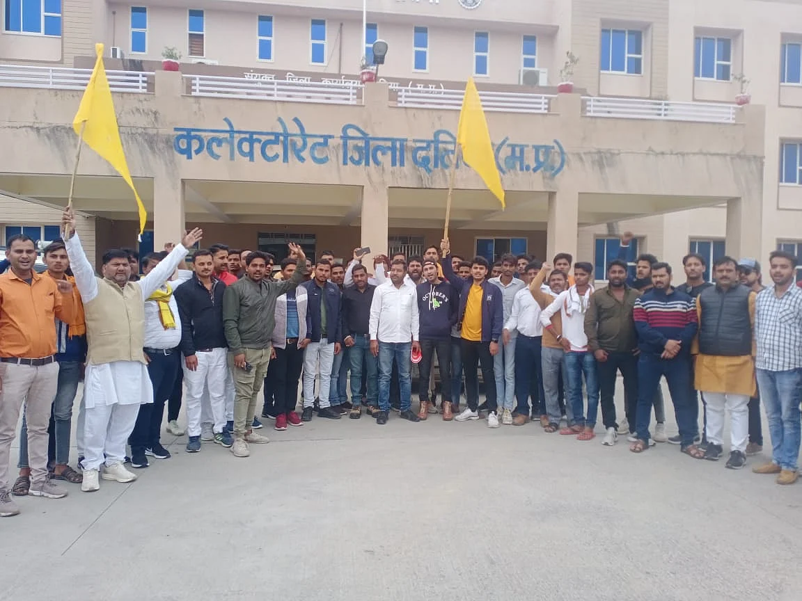 वीर अहीर निर्माण सेना ने निकाली बाइक रैली,अहीर रेजीमेंट बनाने की मांग, राष्ट्रपति के नाम एसडीएम को ज्ञापन सौंपा