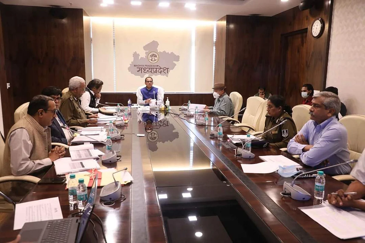 कॉन्फ्रेंसिंग में दतिया कलेक्टर संजय कुमार को लगी फटकार