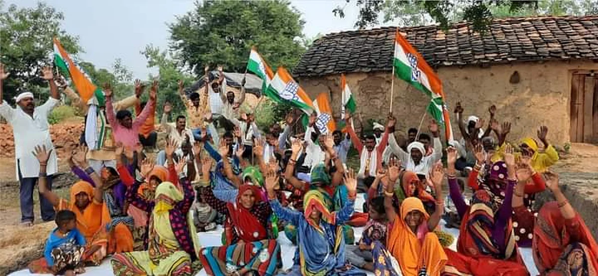 मऊरानीपुर।चौबीस घंटे के अंदर ग्राम चुरारा के मजरा पठाई खिरक में खराब पड़ा विधुत ट्रांसफार्मर नही बदला गया तो किसान कांग्रेस विद्युत विभाग का घेराव करेगी