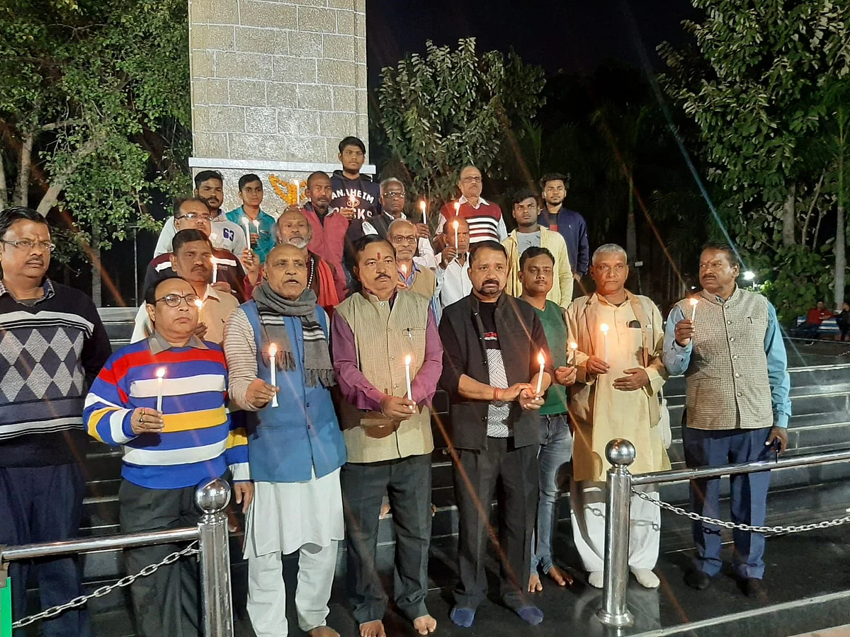 26/11 पर आतंकी हमले में शहीदों को श्रद्धांजलि