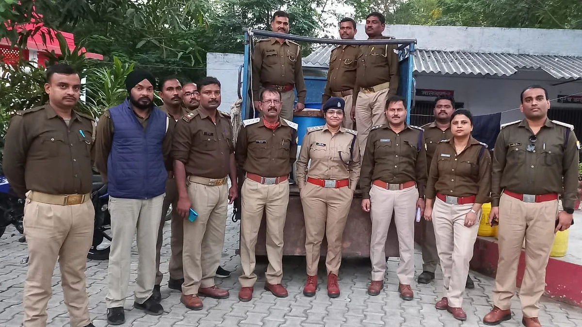 शासन एवं आबकारी आयुक्त के निर्देशानुसार चलाये जा रहे प्रवर्तन अभियान के तहत डेरा सिमरावारी में दी गई दबिश