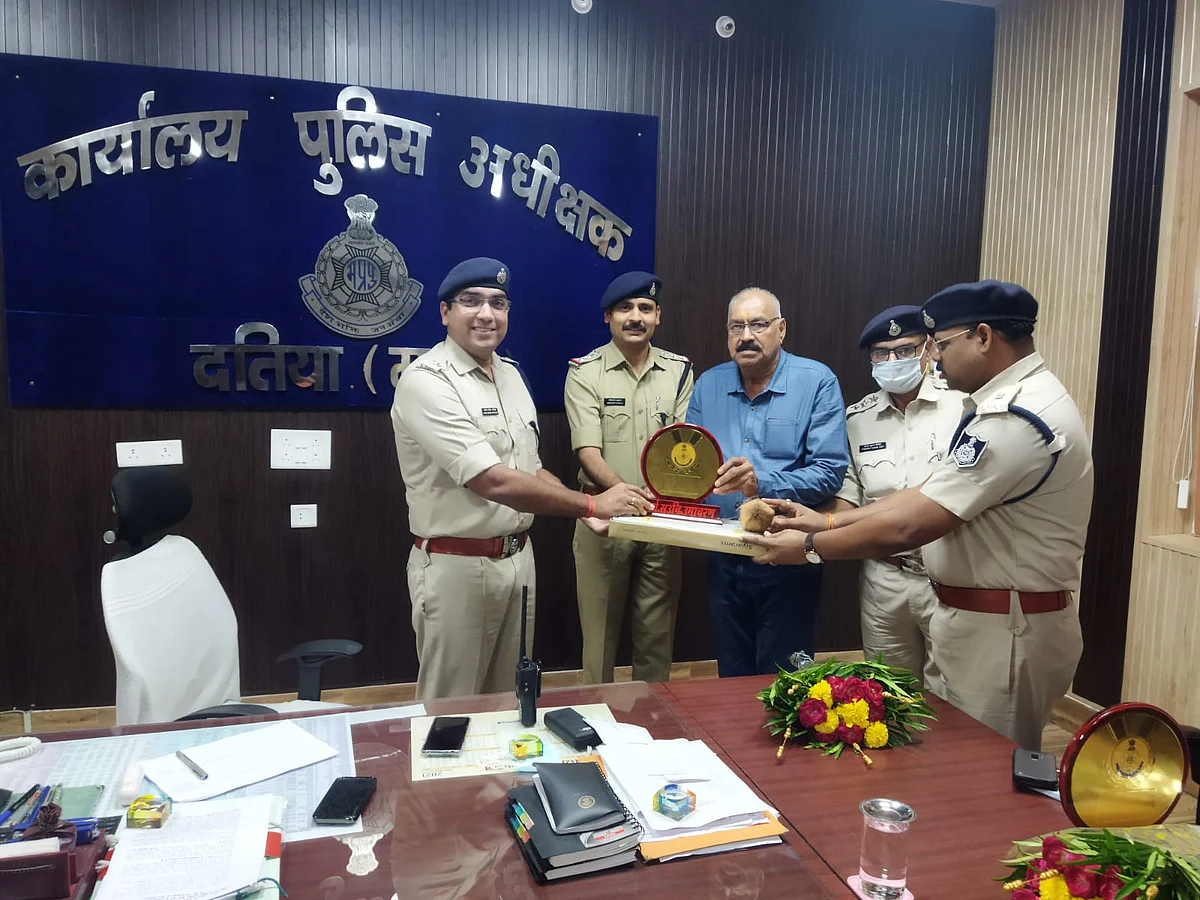 पुलिस अधीक्षक कार्यालय में सेवानिवृत्त पुलिस अधिकारी व कर्मचारियों का विदाई समारोह आयोजित किया गया