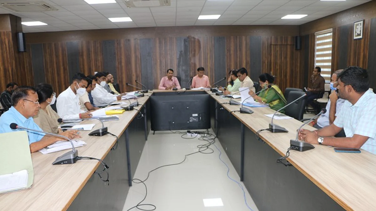 दतिया-निर्माण एजेसियां पूरी गुणवत्ता के साथ समय-सीमा में निर्माण कार्य पूर्ण करें
