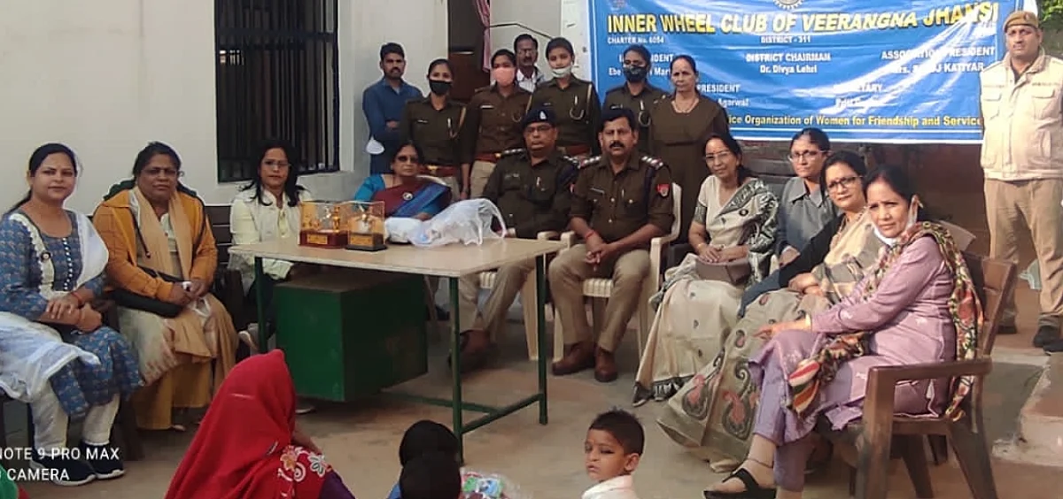 Veerangana Club Jhansi distributed blankets to jail inmates