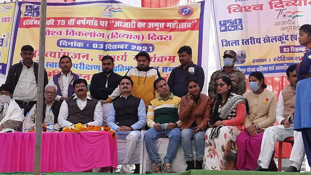 दिव्यांग जनों में है नहीं है प्रतिभा की कमी-कलेक्टर संजय कुमार