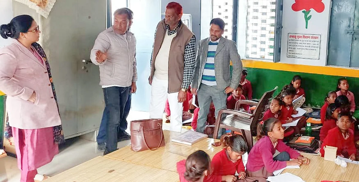 अधिशाषी अधिकारी ने निर्माण एवम् सफाई कार्यों का निरीक्षण कर अधीनस्थों को कड़े निर्देश दिए।