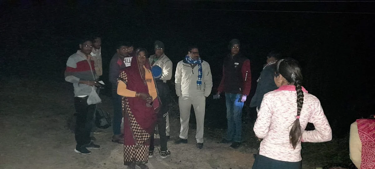 पलटा चार पहिया वाहन