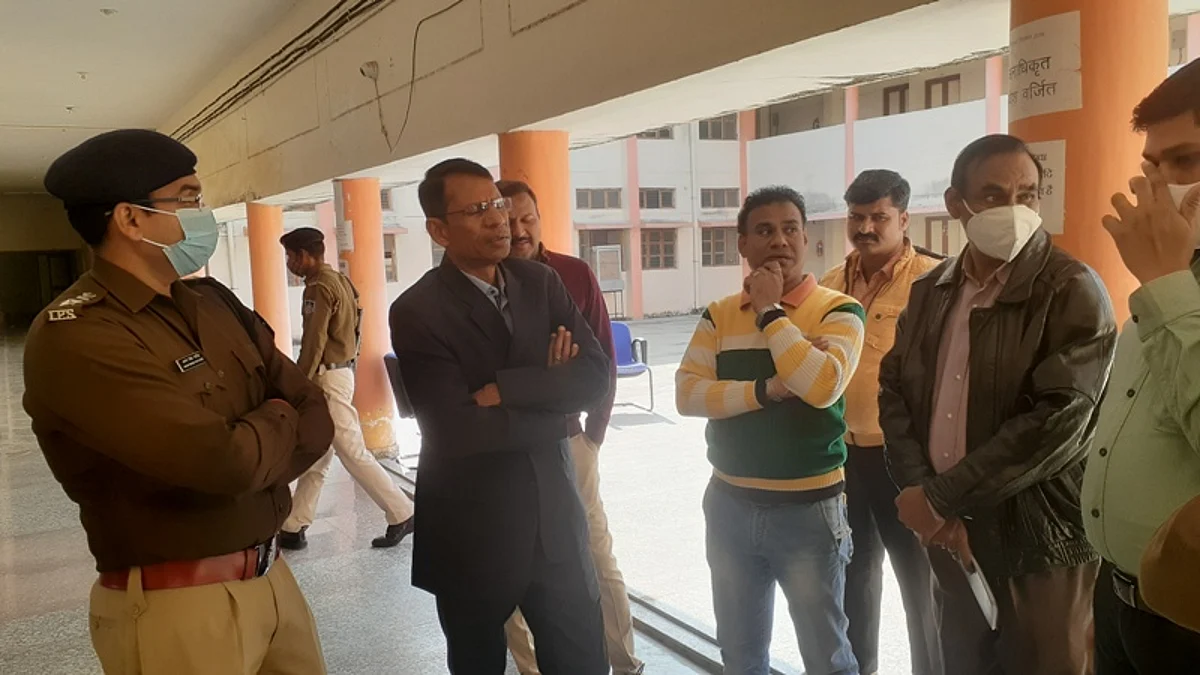 कलेक्टर एवं पुलिस अधीक्षक ने मतगणना स्थल का निरीक्षण