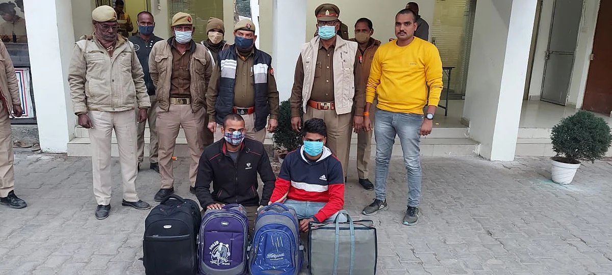 थाना नवाबाद पुलिस द्वारा गैर प्रांत हरियाणा से तस्करी कर लाई गई अवैध अंग्रेजी शराब को विक्री के लिए ले जाते हुए दो अपराधियों को 181 क्वार्टर सहित गिरफ्तार किया