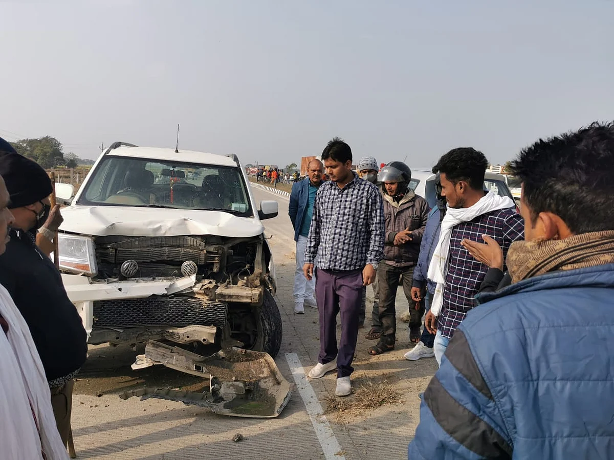 सड़क दुर्घटना में बाइक सवार दो युवकों की हुई दर्दनाक मौत